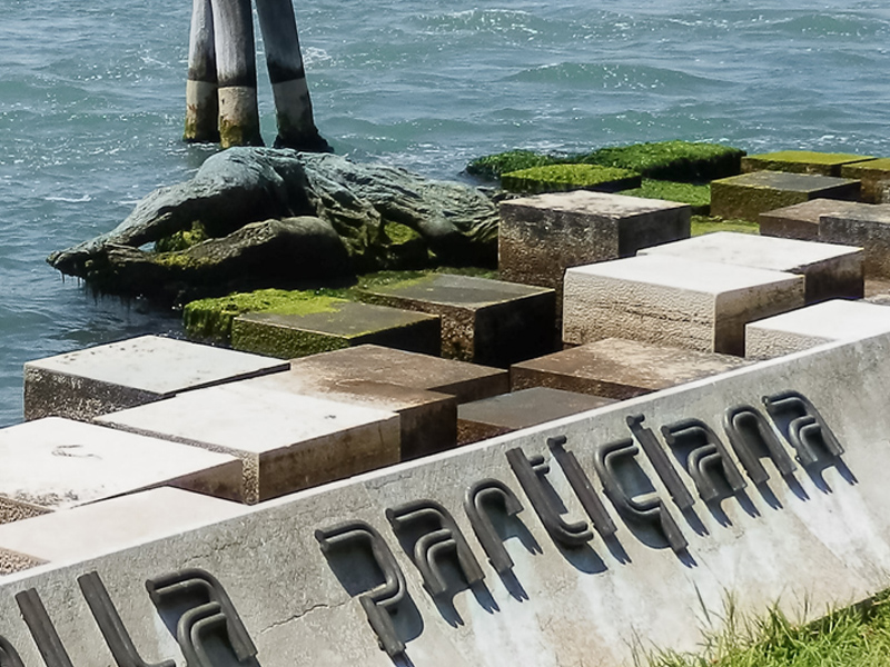 Monumento, Venezia alla partigiana. Fotografie © M.S. Archweb.com
