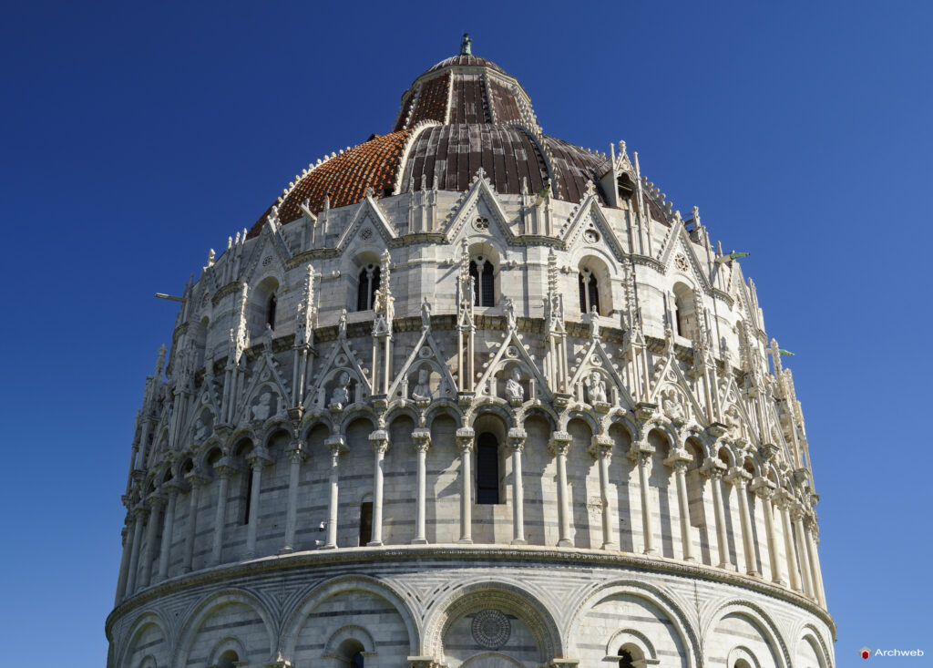 Battistero di San Giovanni a Pisa. Fotografie © Archweb.com