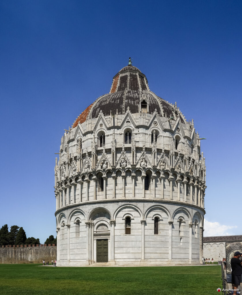 Battistero di San Giovanni a Pisa. Fotografie © Archweb.com