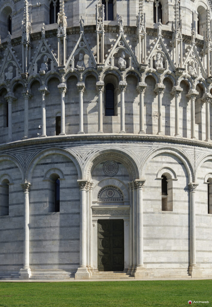 Battistero di San Giovanni a Pisa. Fotografie © Archweb.com