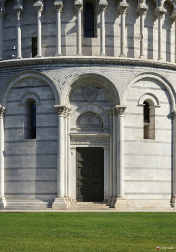 Battistero di San Giovanni a Pisa. Fotografie © Archweb.com