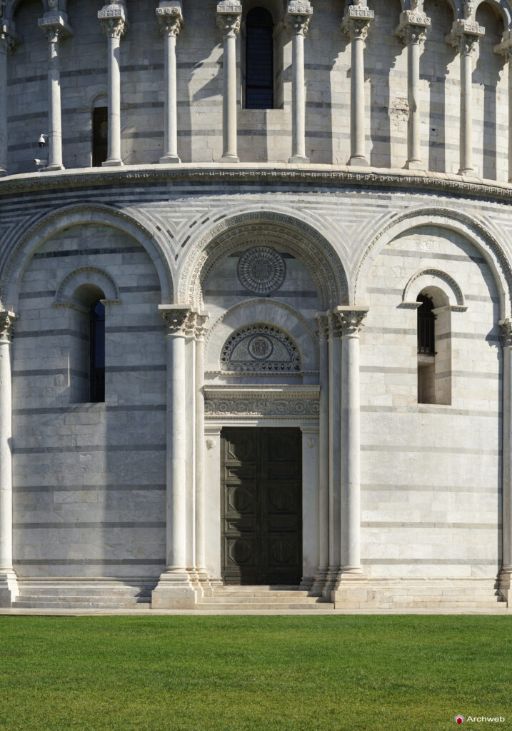 Battistero di San Giovanni a Pisa. Fotografie © Archweb.com