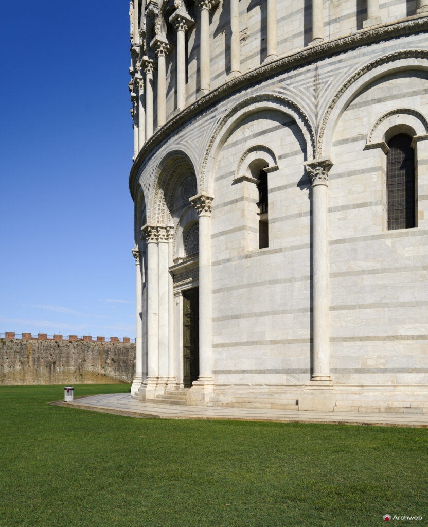Battistero di San Giovanni a Pisa. Fotografie © Archweb.com
