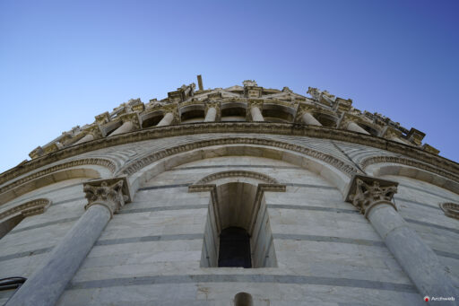 Battistero di San Giovanni a Pisa. Fotografie © Archweb.com