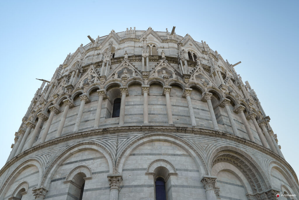 Battistero di San Giovanni a Pisa. Fotografie © Archweb.com