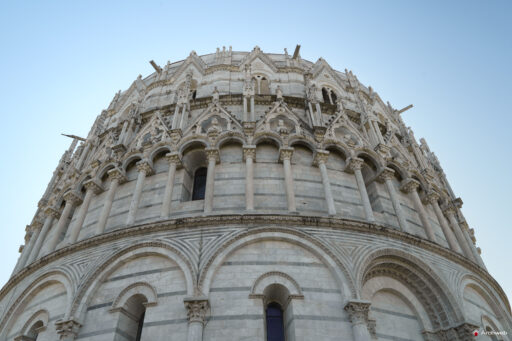 Battistero di San Giovanni a Pisa. Fotografie © Archweb.com
