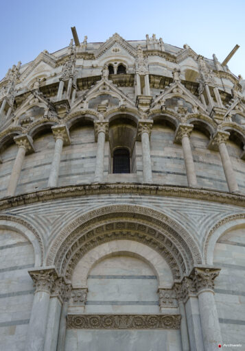 Battistero di San Giovanni a Pisa. Fotografie © Archweb.com