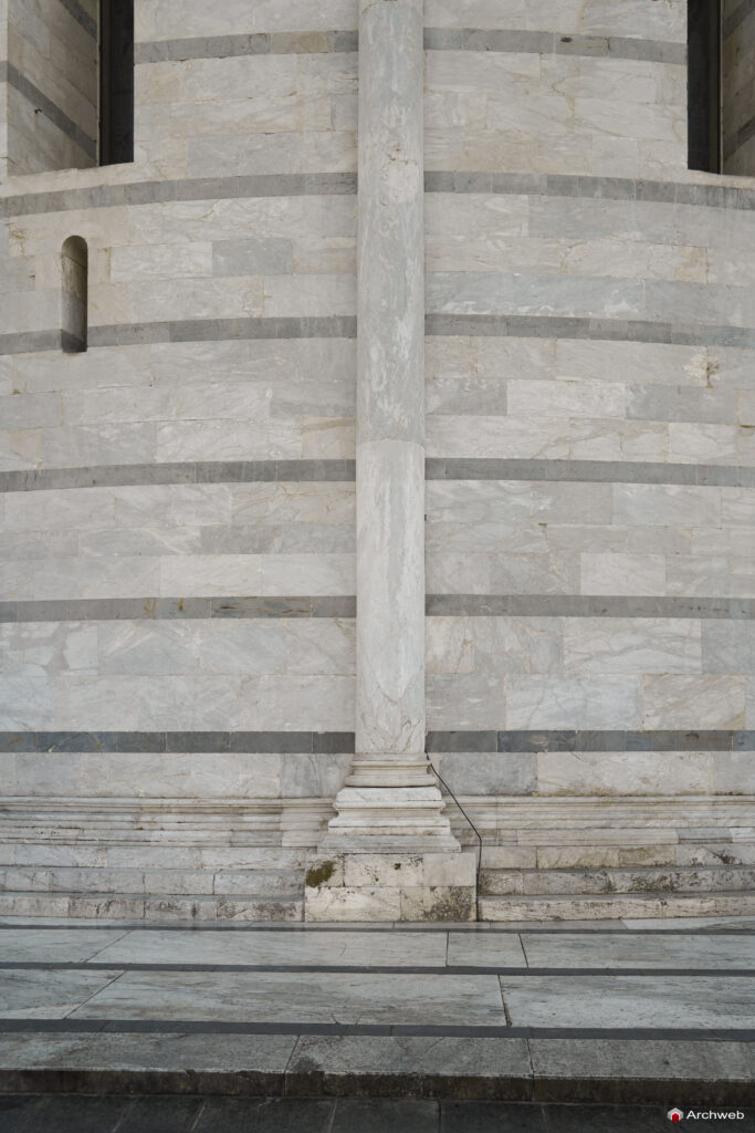 Battistero di San Giovanni a Pisa. Fotografie © Archweb.com