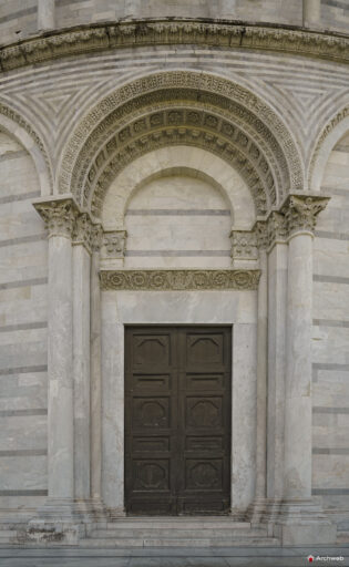 Battistero di San Giovanni a Pisa. Fotografie © Archweb.com