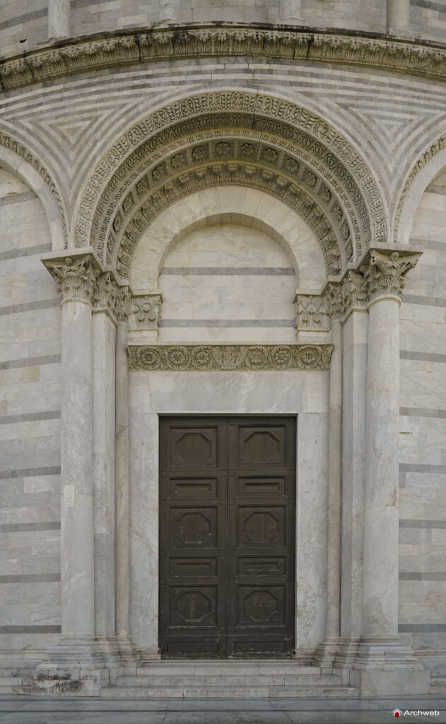 Battistero di San Giovanni a Pisa. Fotografie © Archweb.com