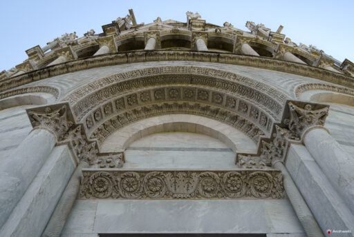 Battistero di San Giovanni a Pisa. Fotografie © Archweb.com