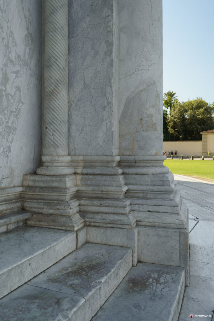 Battistero di San Giovanni a Pisa. Fotografie © Archweb.com