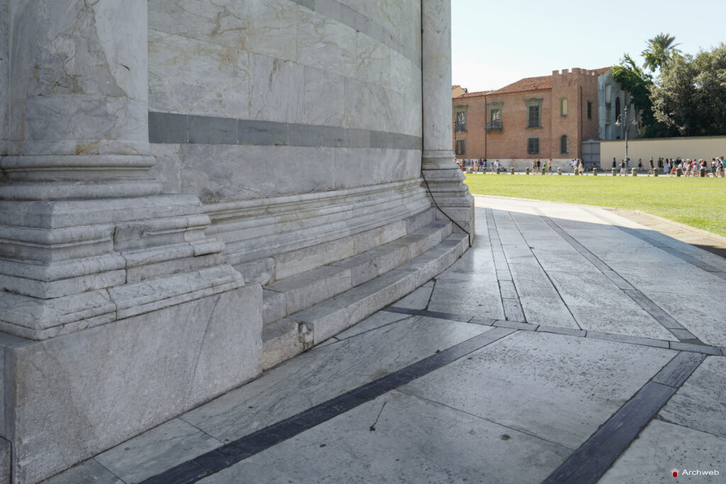 Battistero di San Giovanni a Pisa. Fotografie © Archweb.com
