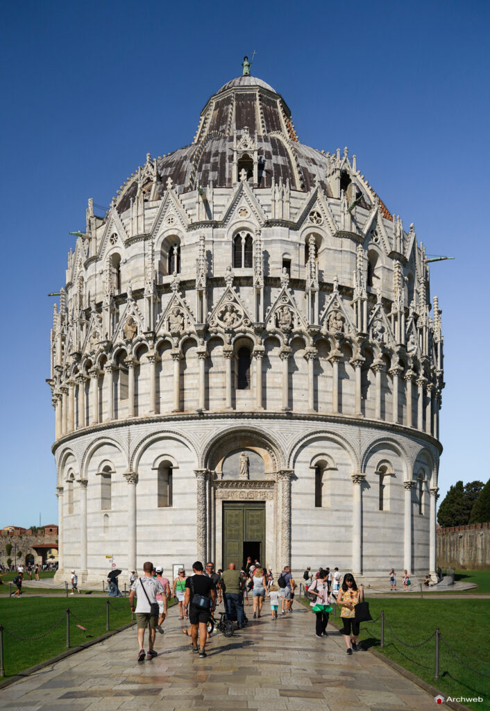 Battistero di San Giovanni a Pisa. Fotografie © Archweb.com