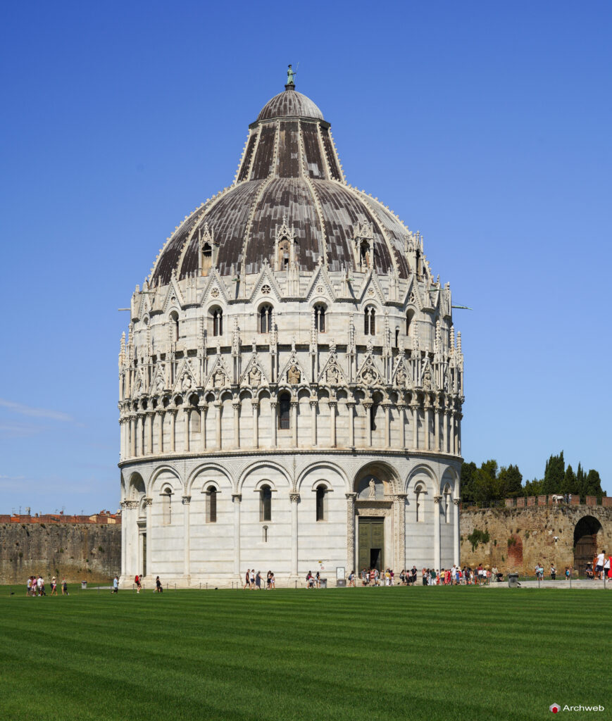 Battistero di San Giovanni a Pisa. Fotografie © Archweb.com