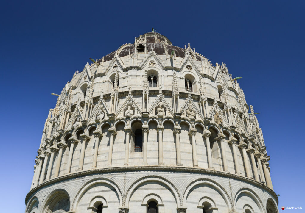 Battistero di San Giovanni a Pisa. Fotografie © Archweb.com