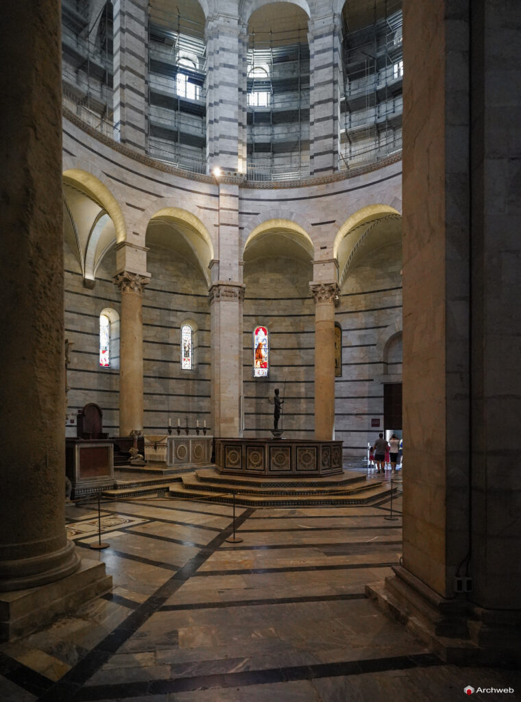 Battistero di San Giovanni a Pisa. Fotografie © Archweb.com