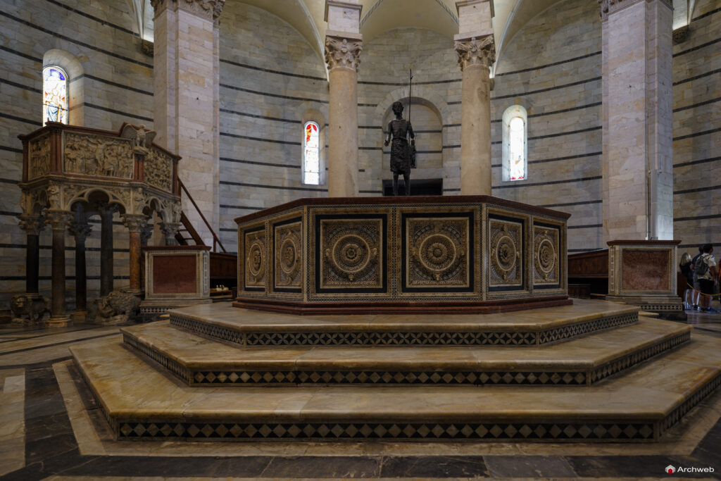 Battistero di San Giovanni a Pisa. Fotografie © Archweb.com