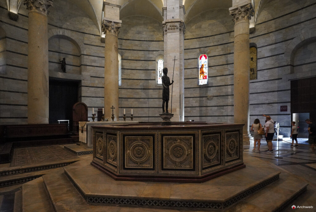 Battistero di San Giovanni a Pisa. Fotografie © Archweb.com