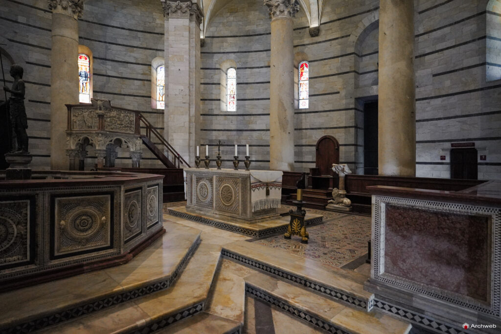 Battistero di San Giovanni a Pisa. Fotografie © Archweb.com