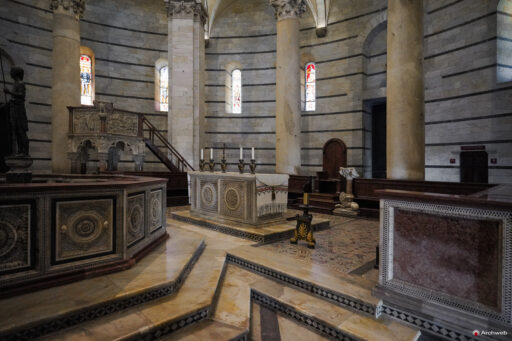 Battistero di San Giovanni a Pisa. Fotografie © Archweb.com