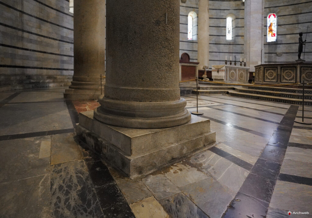Battistero di San Giovanni a Pisa. Fotografie © Archweb.com