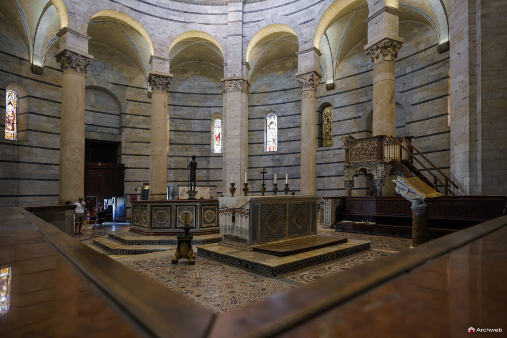 Battistero di San Giovanni a Pisa. Fotografie © Archweb.com