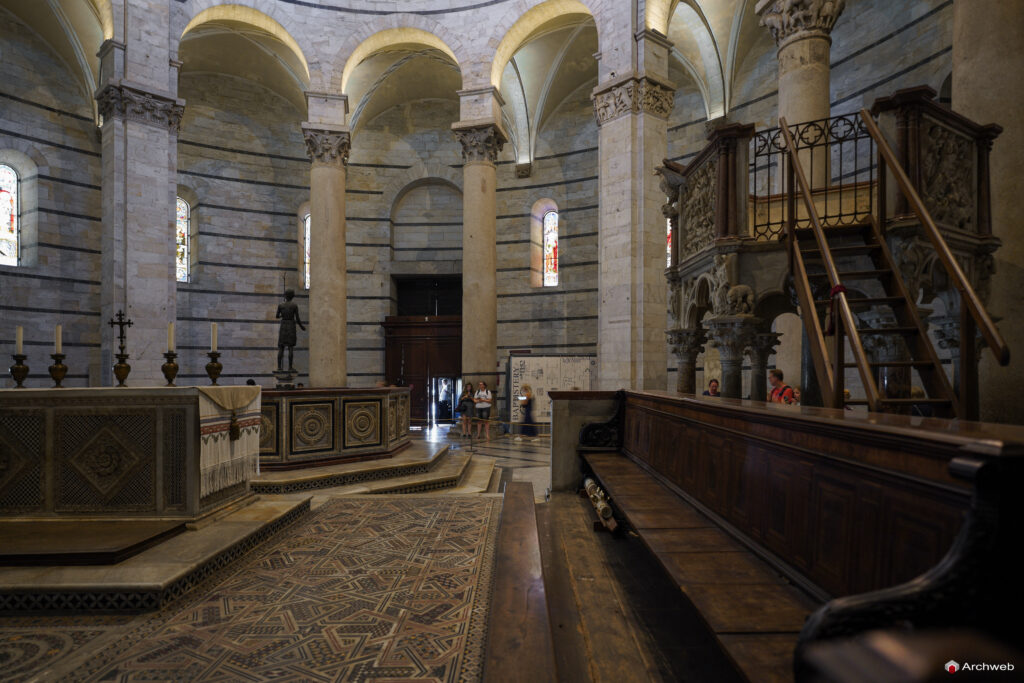 Battistero di San Giovanni a Pisa. Fotografie © Archweb.com