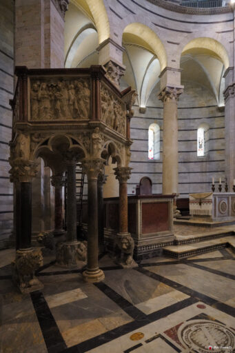 Battistero di San Giovanni a Pisa. Fotografie © Archweb.com