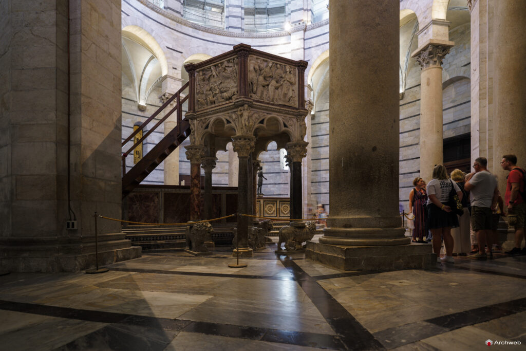 Battistero di San Giovanni a Pisa. Fotografie © Archweb.com