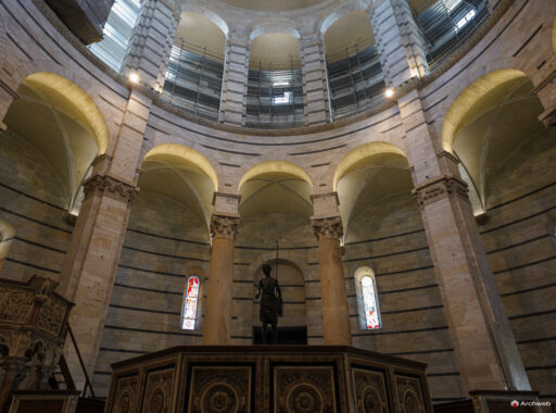 Battistero di San Giovanni a Pisa. Fotografie © Archweb.com