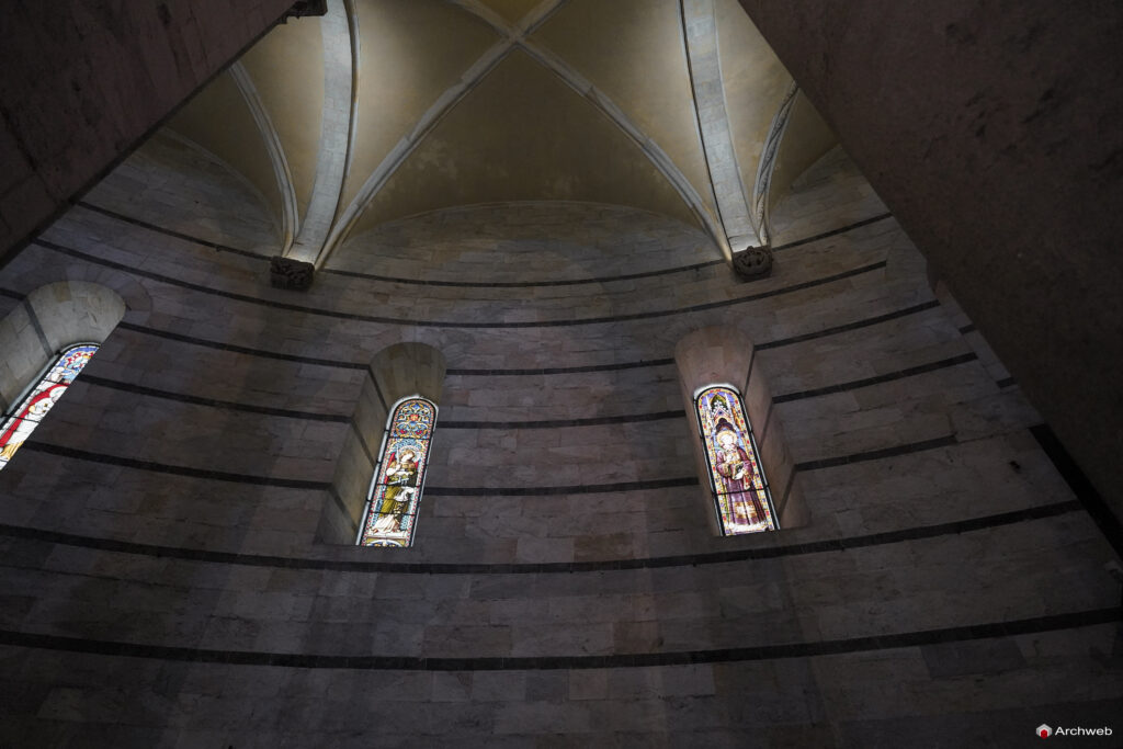 Battistero di San Giovanni a Pisa. Fotografie © Archweb.com