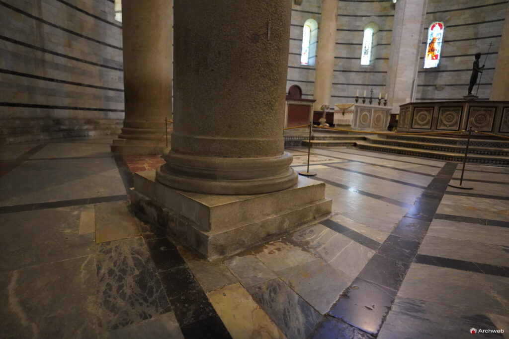 Battistero di San Giovanni a Pisa. Fotografie © Archweb.com