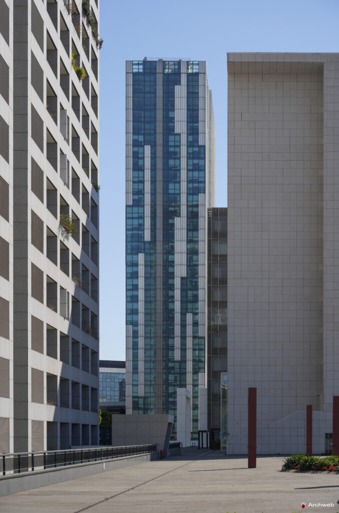 La Torre Europarco ospita uffici della Città metropolitana di Roma Capitale. Fotografie © Archweb.com