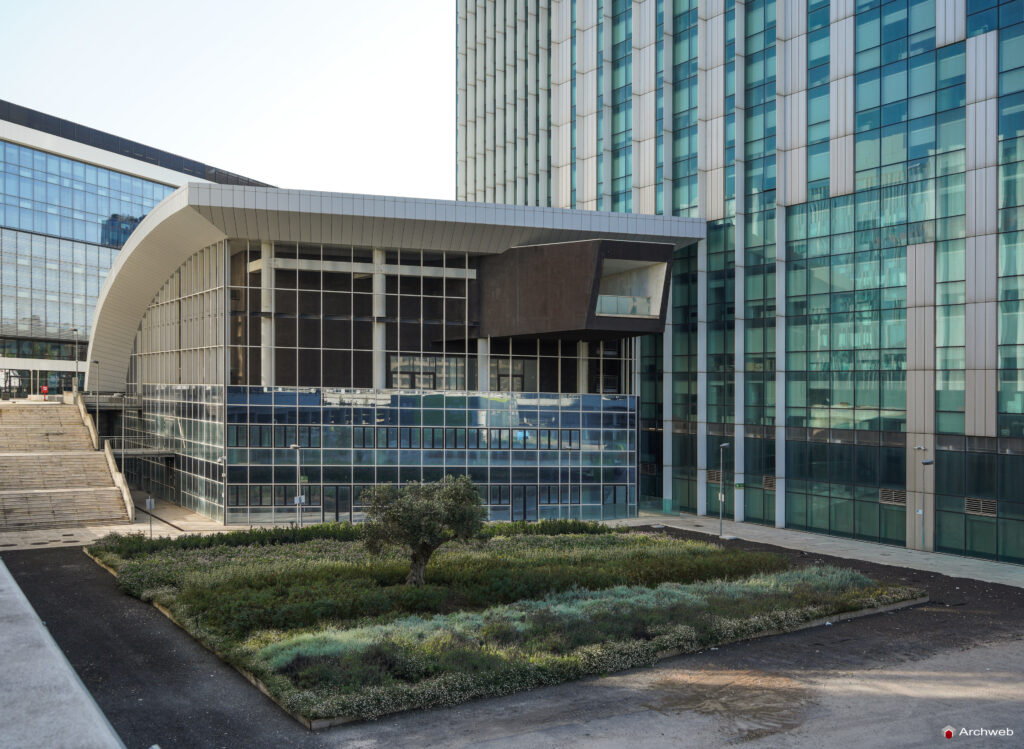 La Torre Europarco ospita uffici della Città metropolitana di Roma Capitale. Fotografie © Archweb.com