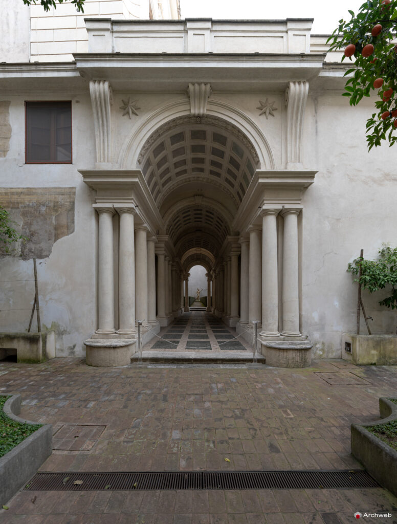 Galleria prospettica del Borromini a Palazzo Spada. Fotografie © Archweb.com