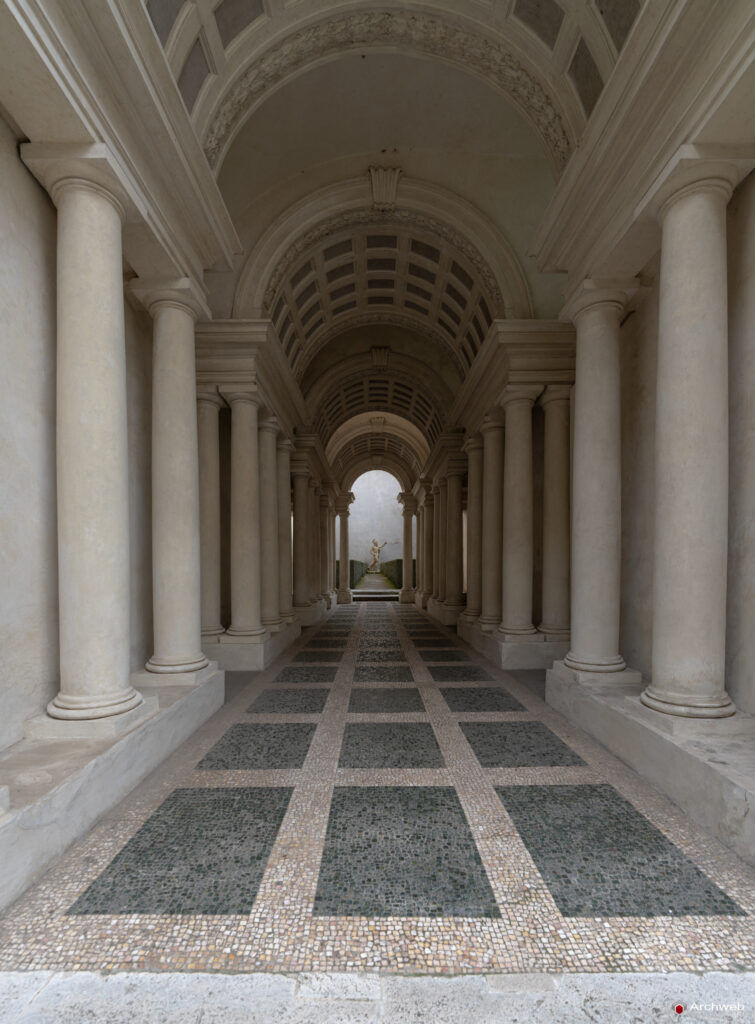 Galleria prospettica del Borromini a Palazzo Spada. Fotografie © Archweb.com