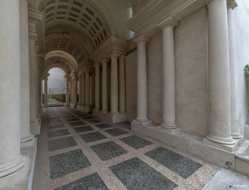 Galleria prospettica del Borromini a Palazzo Spada. Fotografie © Archweb.com