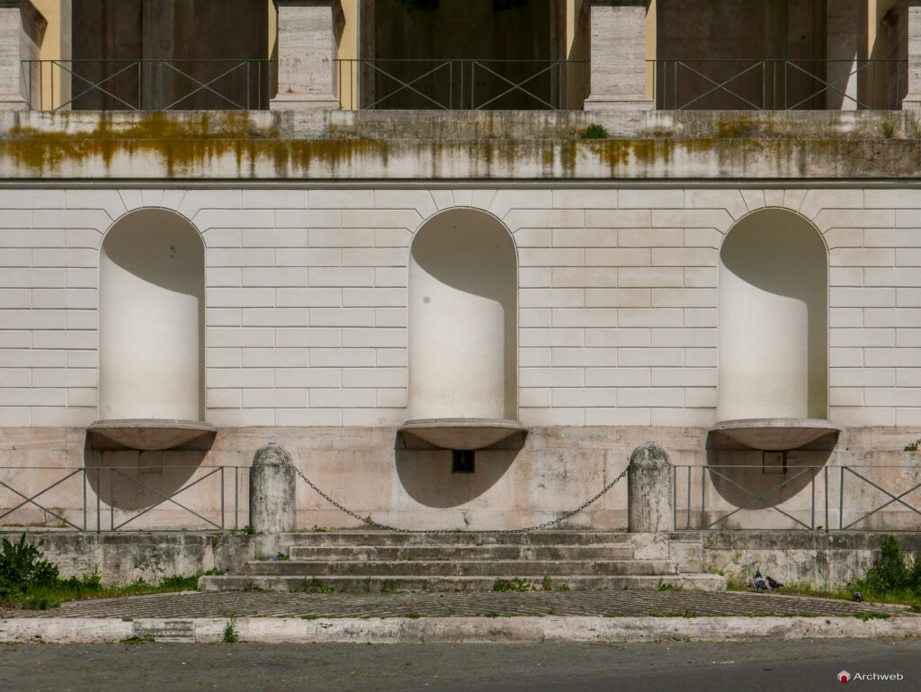 Loggia Valadier e fontana ninfeo sotto al Pincio. Fotografie © Archweb.com
