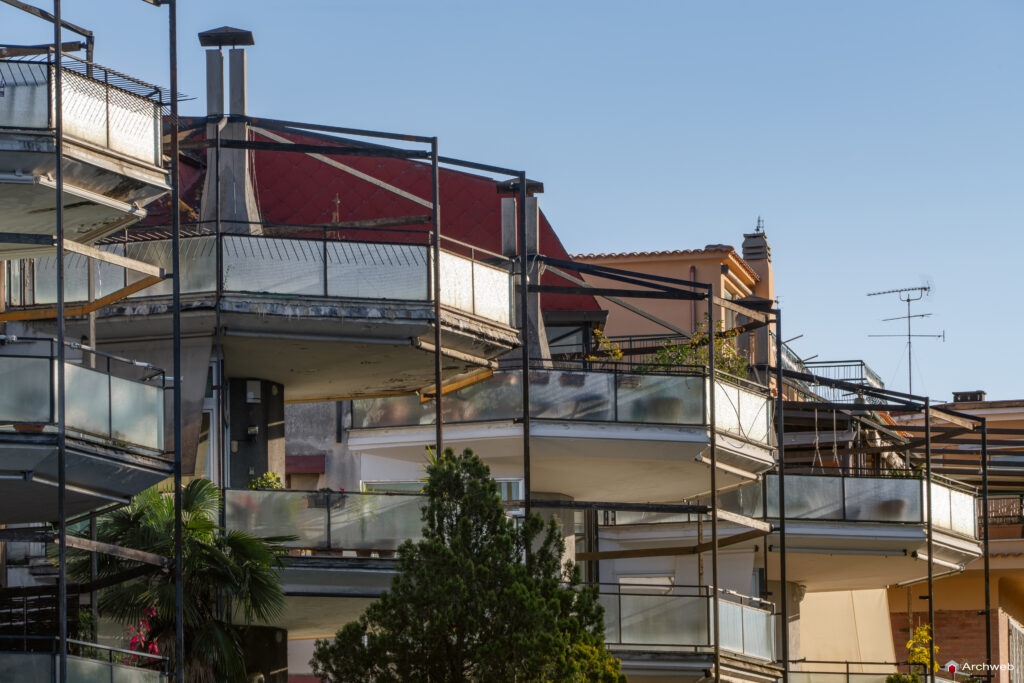 Palazzine in Via Gomenizza di Venturino Ventura. Fotografie © Archweb.com