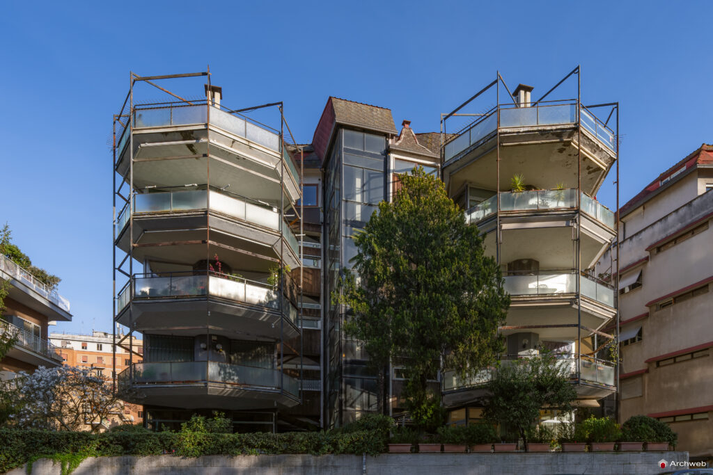 Palazzine in Via Gomenizza di Venturino Ventura. Fotografie © Archweb.com