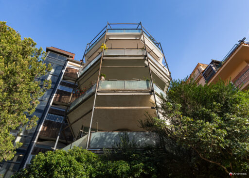 Palazzine in Via Gomenizza di Venturino Ventura. Fotografie © Archweb.com