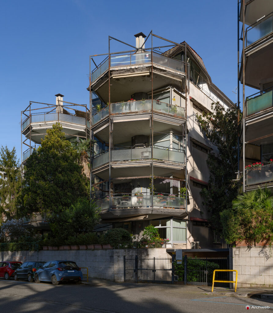 Palazzine in Via Gomenizza di Venturino Ventura. Fotografie © Archweb.com