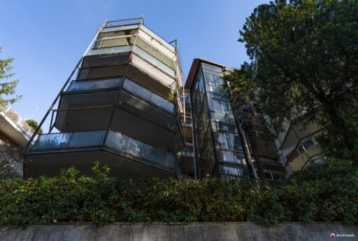 Palazzine in Via Gomenizza di Venturino Ventura. Fotografie © Archweb.com