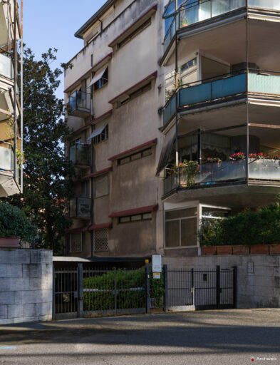 Palazzine in Via Gomenizza di Venturino Ventura. Fotografie © Archweb.com