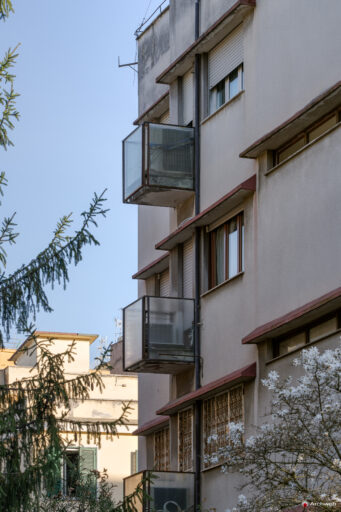 Palazzine in Via Gomenizza di Venturino Ventura. Fotografie © Archweb.com