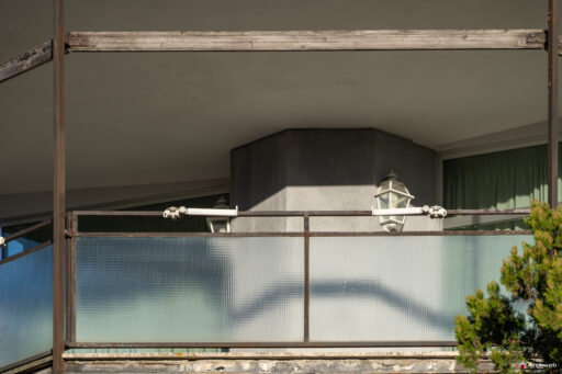 Palazzine in Via Gomenizza di Venturino Ventura. Fotografie © Archweb.com