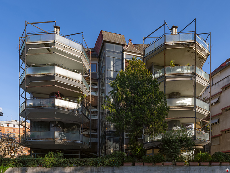 Palazzine in Via Gomenizza di Venturino Ventura. Fotografie © Archweb.com