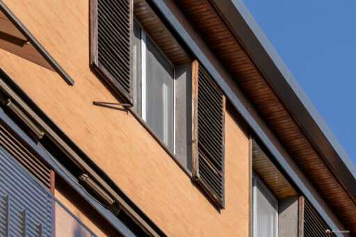 Palazzine in via Piccolomini progettate dall'architetto Venturino Ventura. Fotografie © Archweb.com