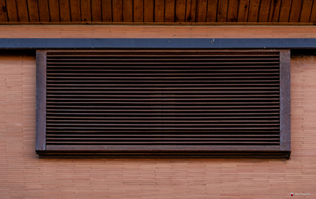 Palazzine in via Piccolomini progettate dall'architetto Venturino Ventura. Fotografie © Archweb.com